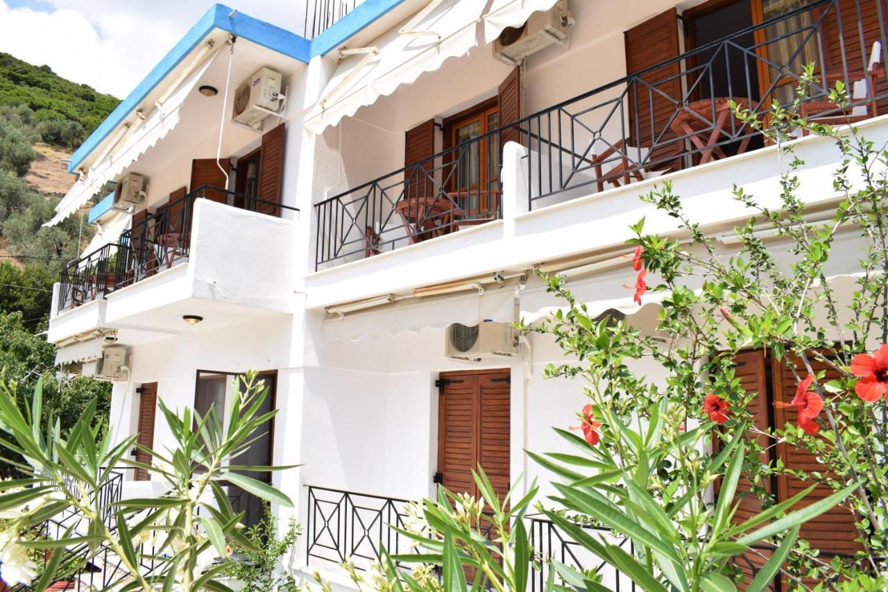 Nikis Rooms Kalamakia Exterior photo