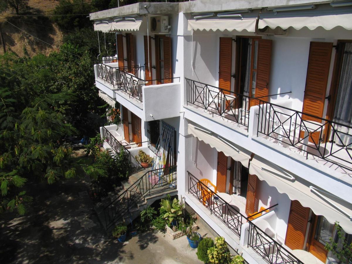 Nikis Rooms Kalamakia Exterior photo