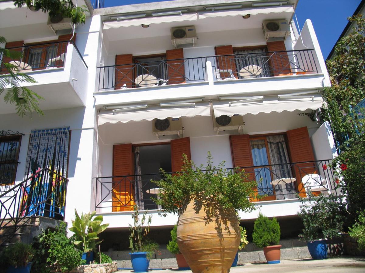 Nikis Rooms Kalamakia Exterior photo