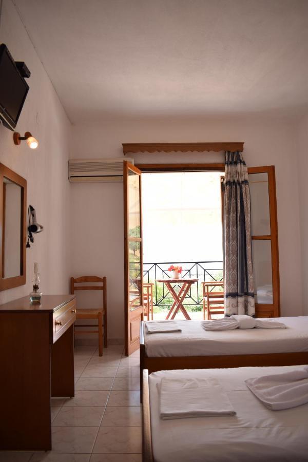 Nikis Rooms Kalamakia Exterior photo