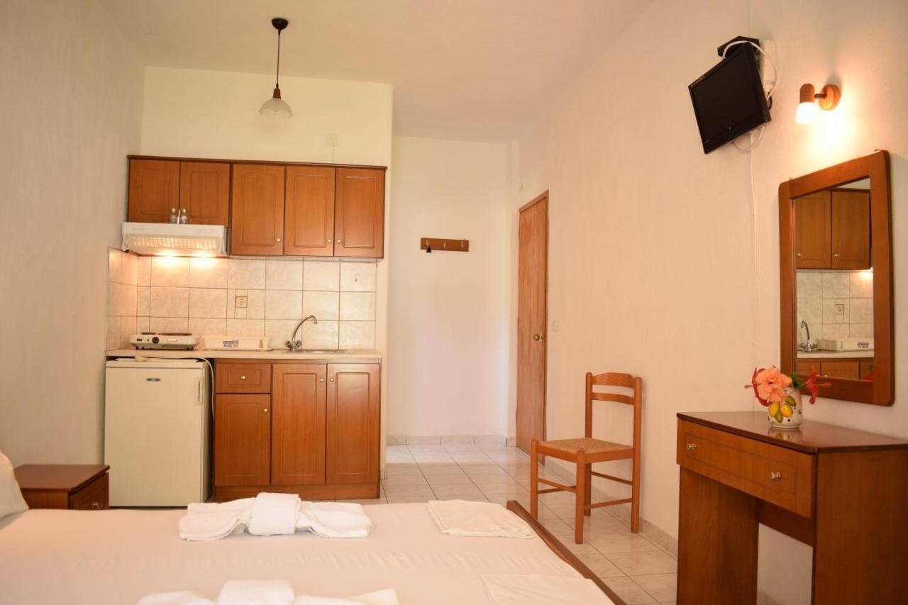 Nikis Rooms Kalamakia Exterior photo
