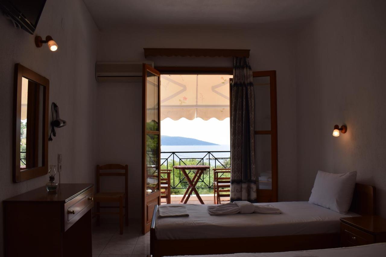 Nikis Rooms Kalamakia Exterior photo
