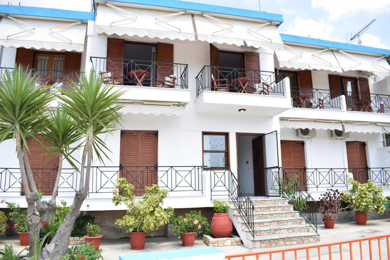 Nikis Rooms Kalamakia Exterior photo