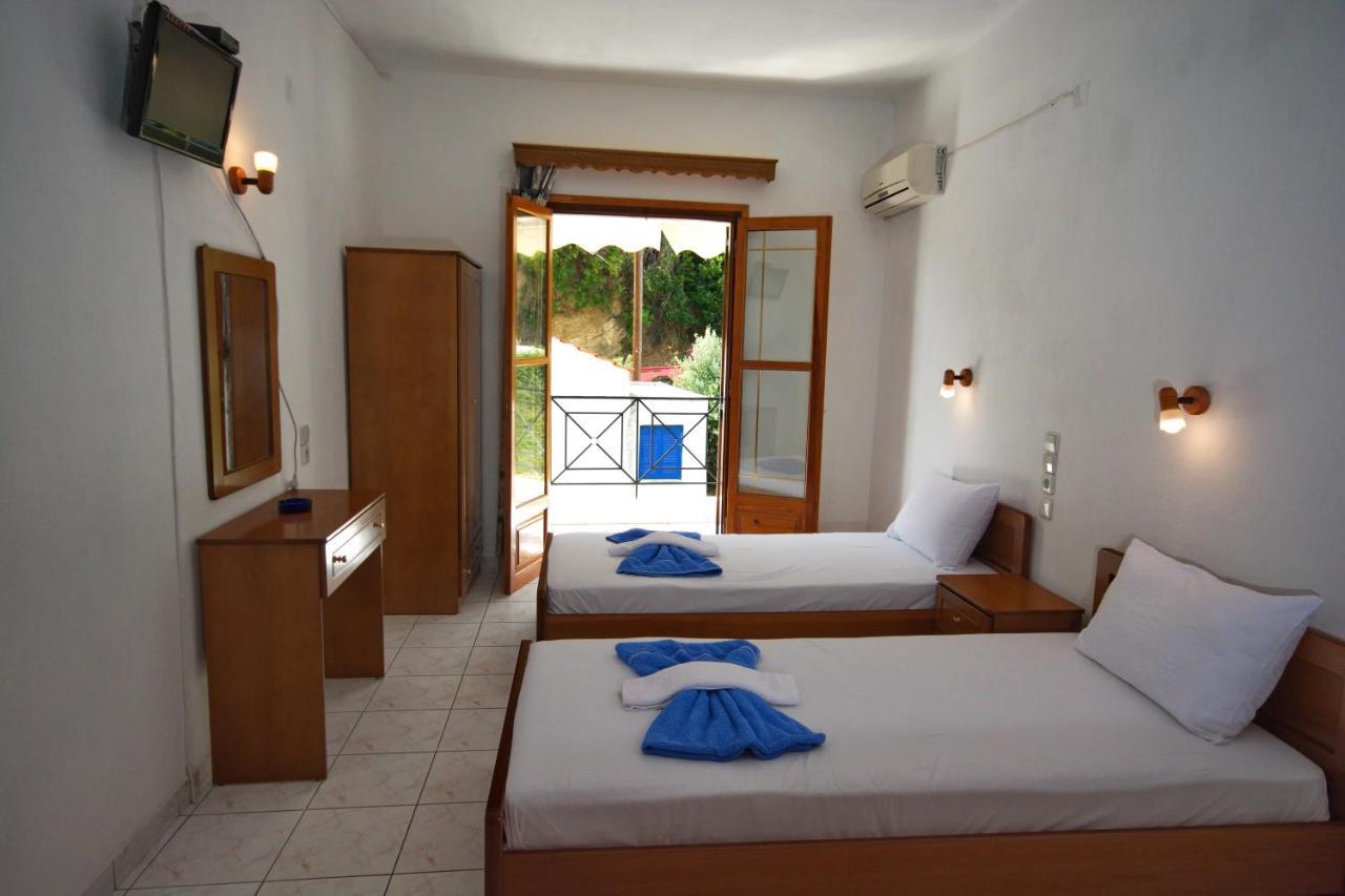 Nikis Rooms Kalamakia Exterior photo